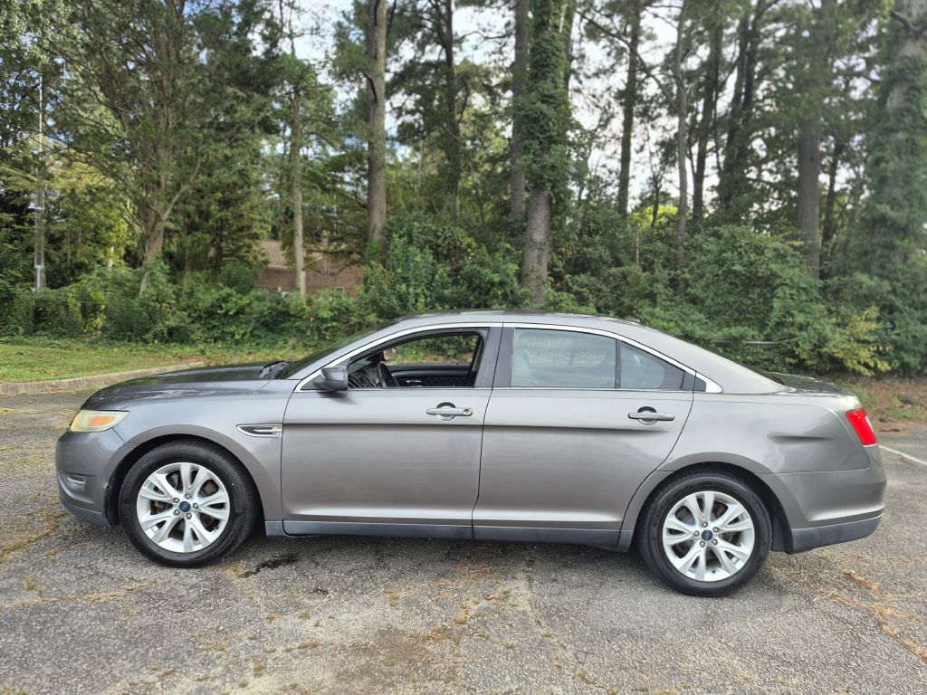 2012 Ford Taurus SEL's photo