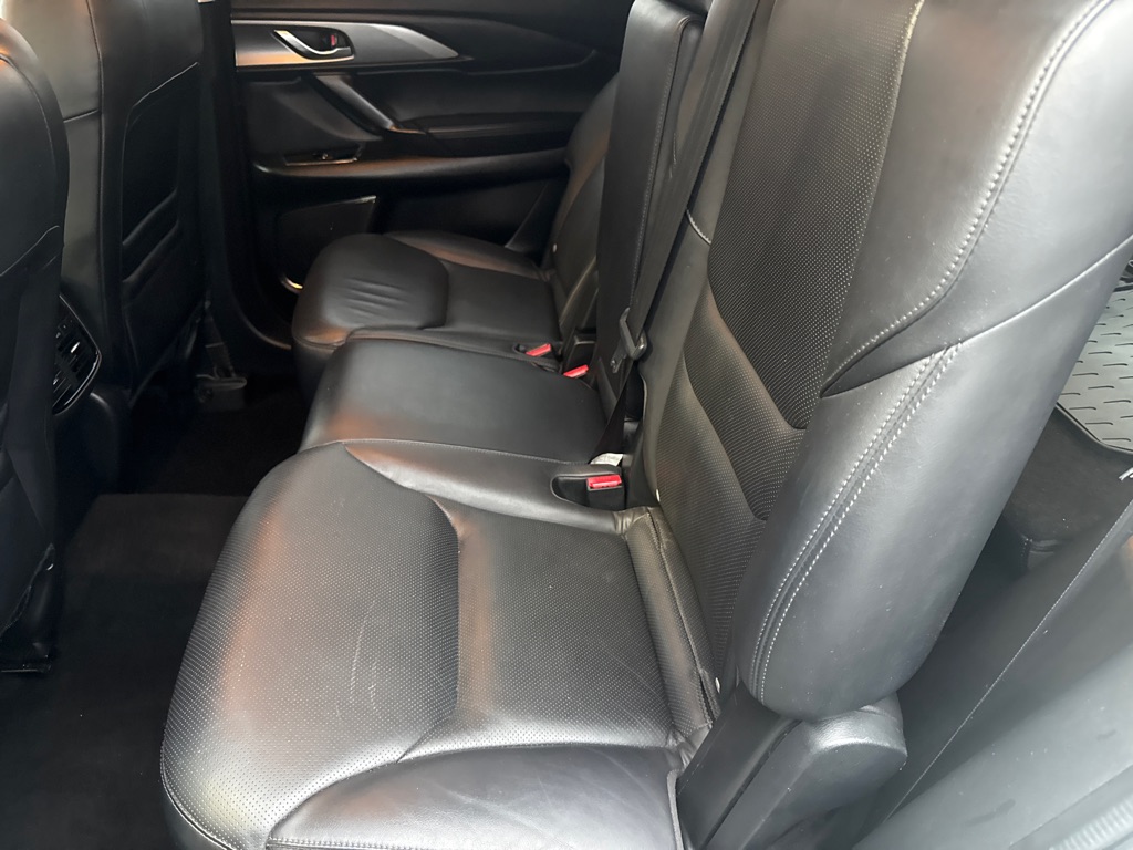 Photo 16 of this MAZDA CX-9