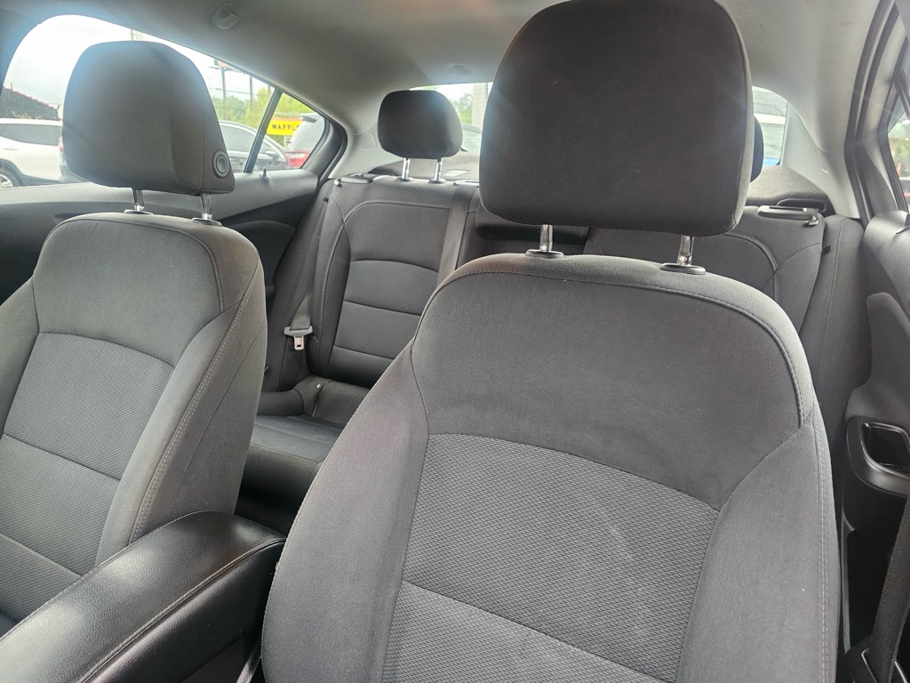Photo 29 of this CHEVROLET CRUZE