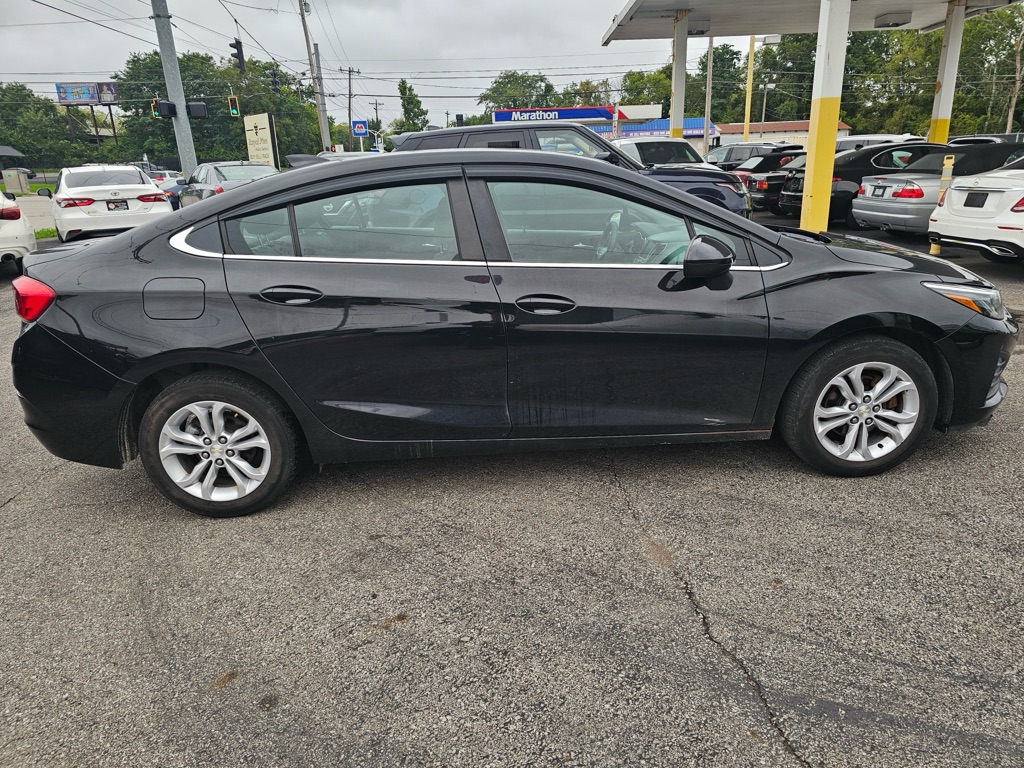 Photo 3 of this CHEVROLET CRUZE