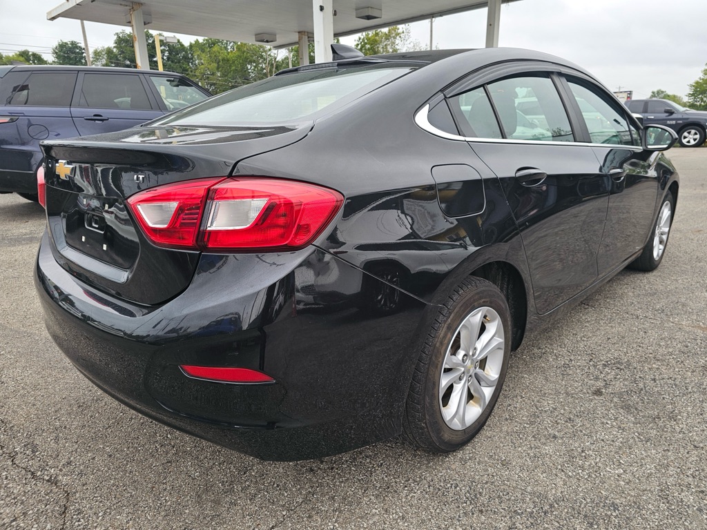 Photo 4 of this CHEVROLET CRUZE