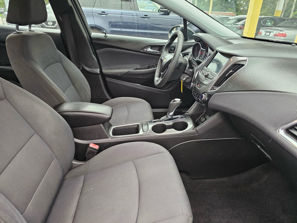 Photo 11 of this CHEVROLET CRUZE