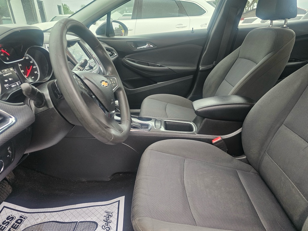 Photo 31 of this CHEVROLET CRUZE