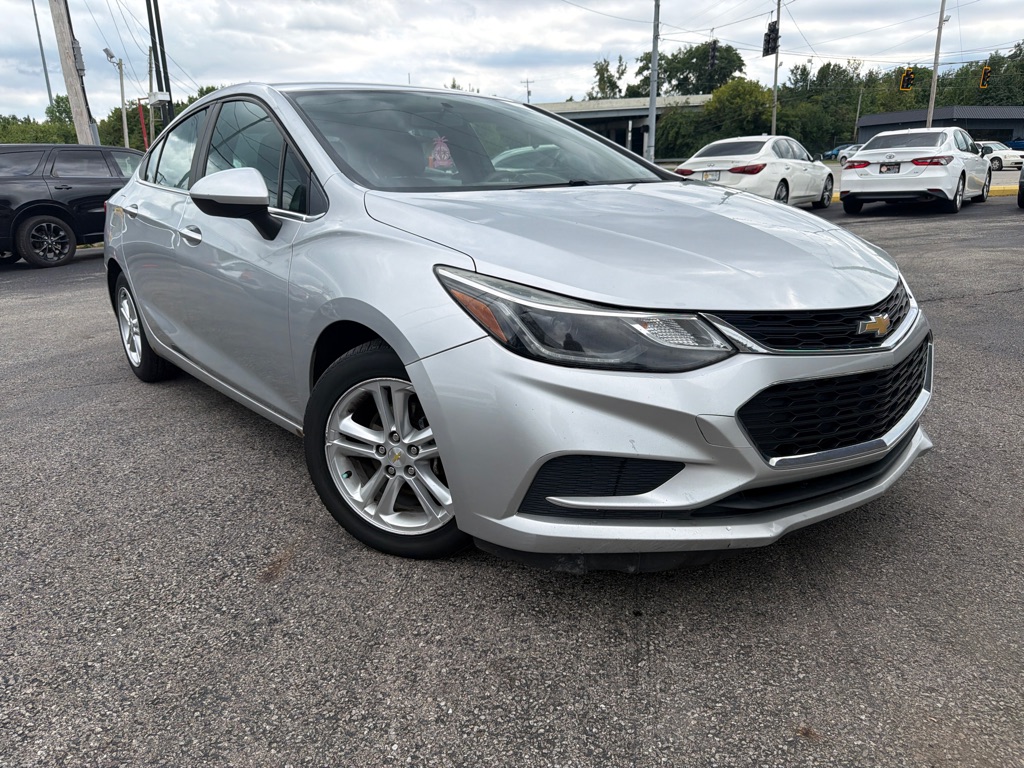 Photo 2 of this CHEVROLET CRUZE