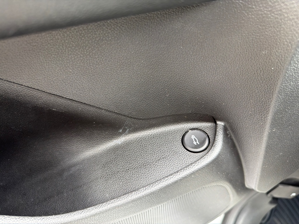 Photo 15 of this CHEVROLET CRUZE