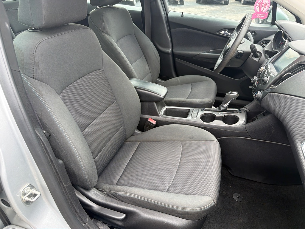 Photo 28 of this CHEVROLET CRUZE