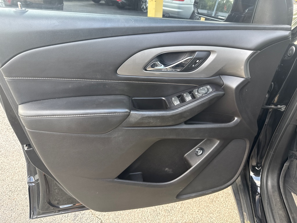 Photo 14 of this CHEVROLET TRAVERSE