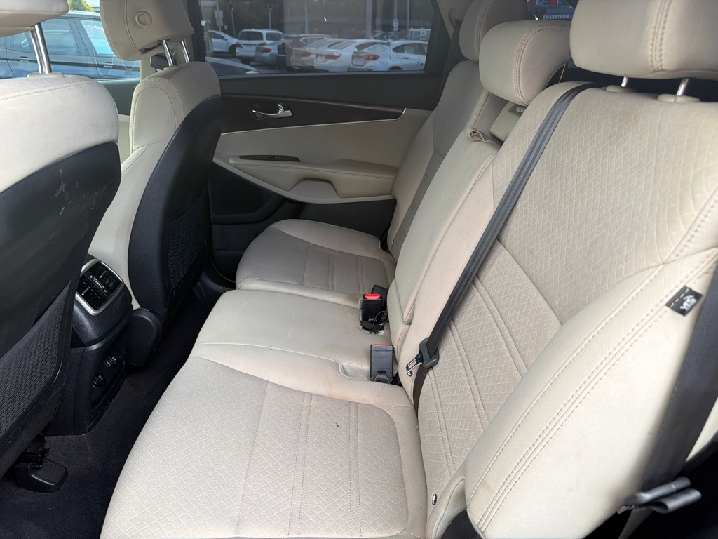 Photo 17 of this KIA SORENTO