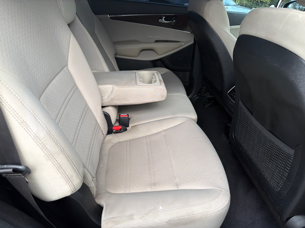 Photo 21 of this KIA SORENTO