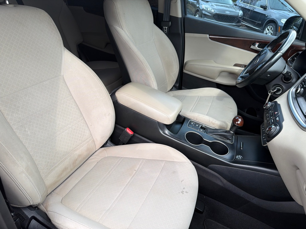 Photo 26 of this KIA SORENTO