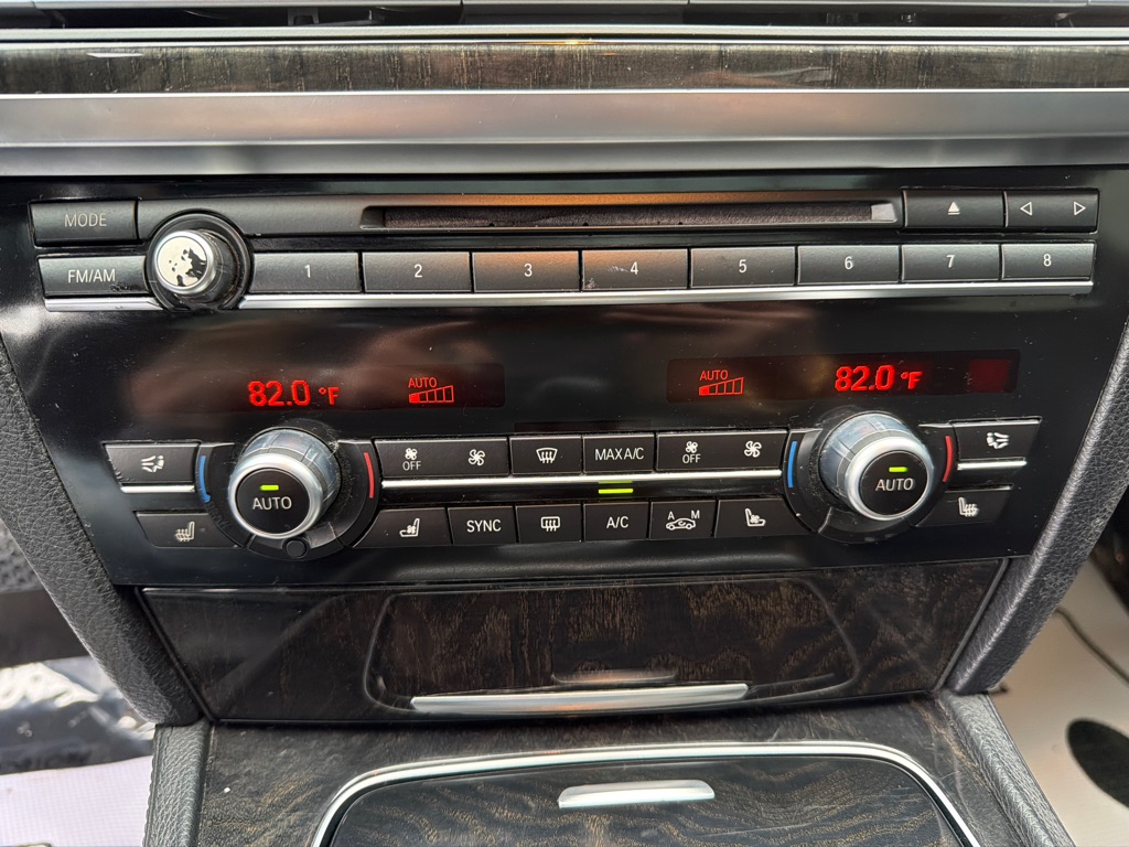 Photo 35 of this BMW 740