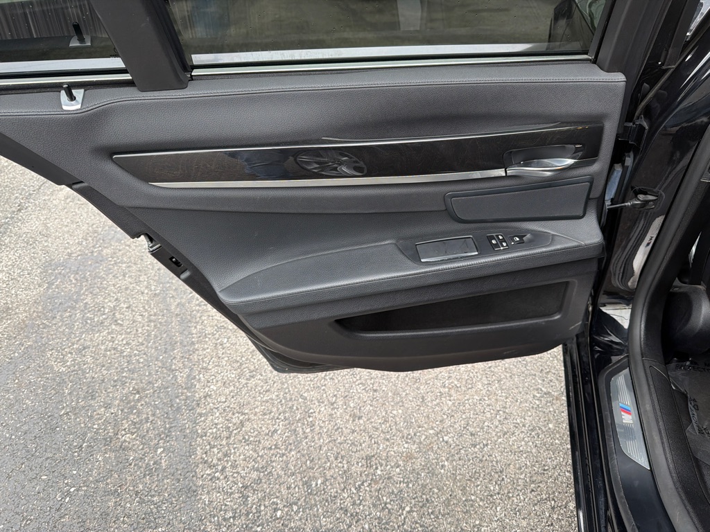 Photo 16 of this BMW 740