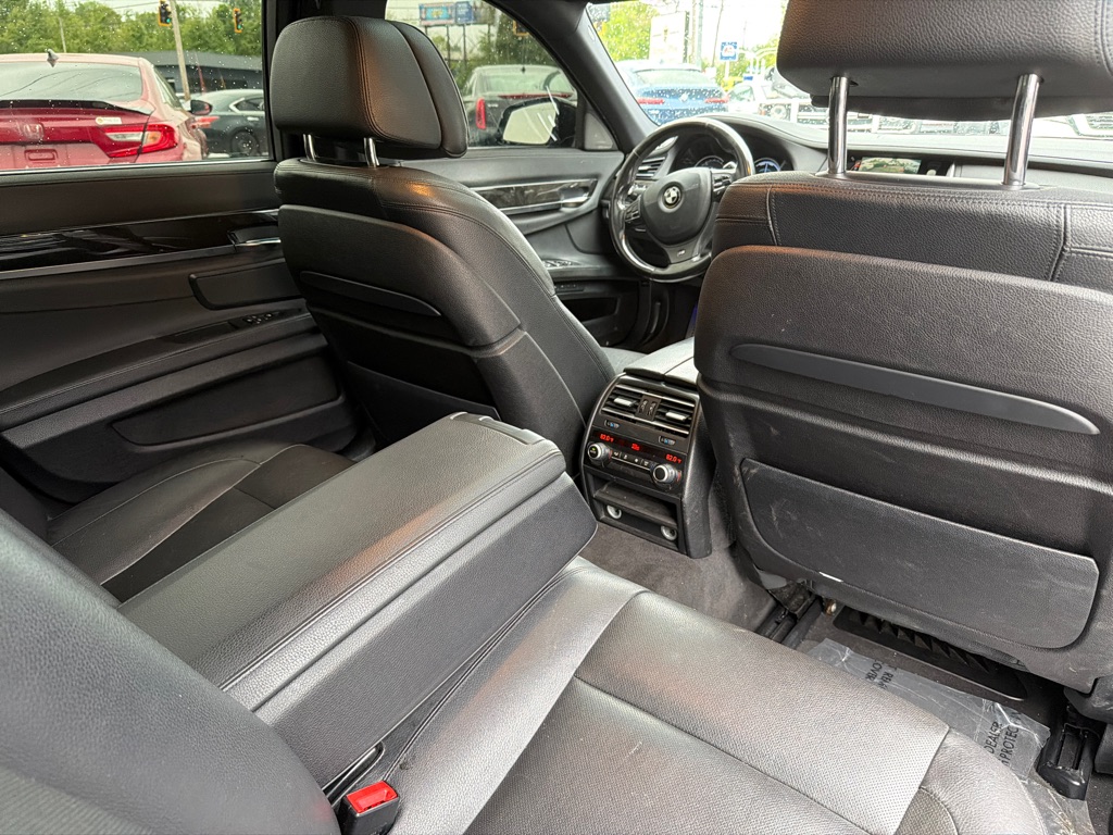 Photo 19 of this BMW 740