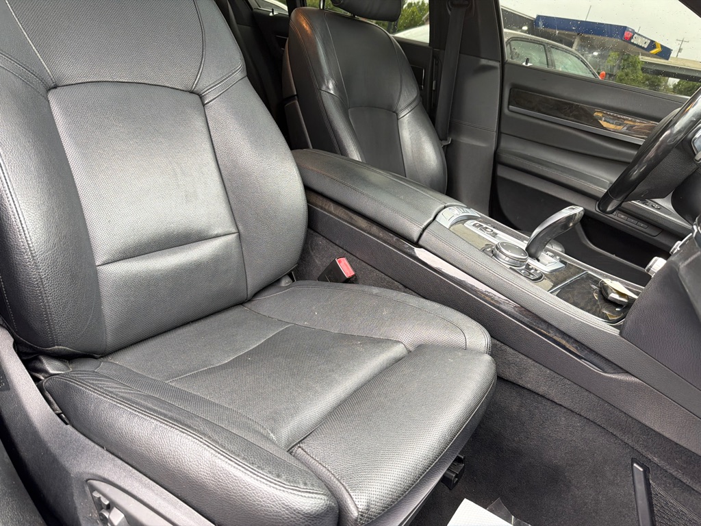 Photo 25 of this BMW 740