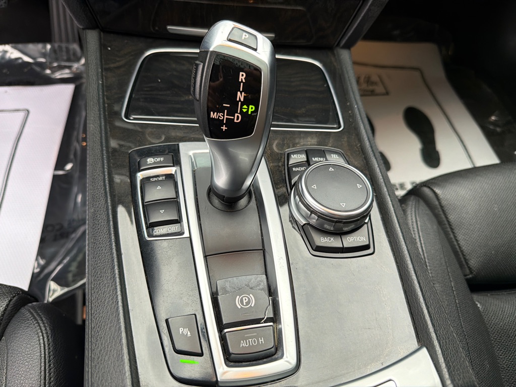 Photo 36 of this BMW 740