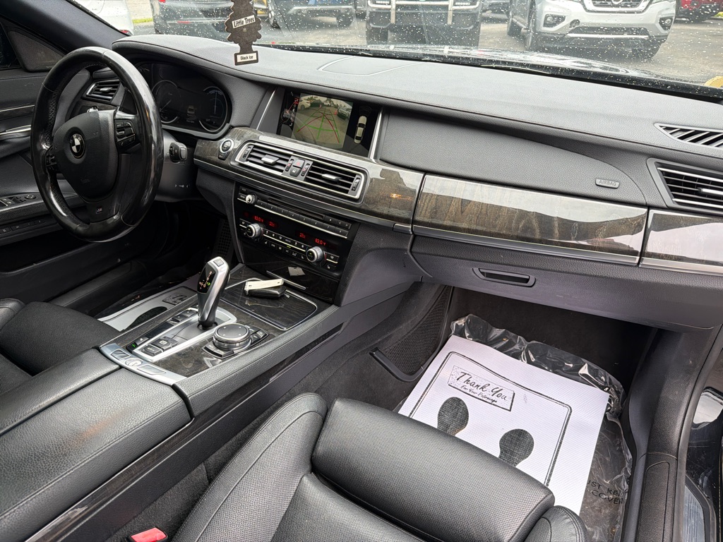 Photo 23 of this BMW 740