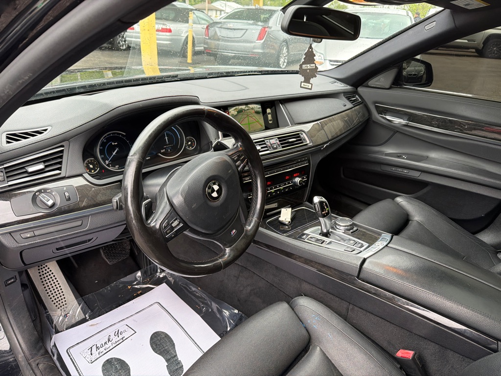 Photo 13 of this BMW 740