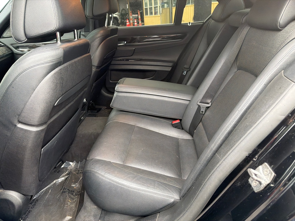 Photo 17 of this BMW 740