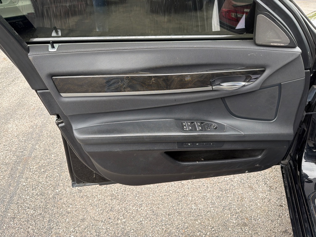 Photo 12 of this BMW 740
