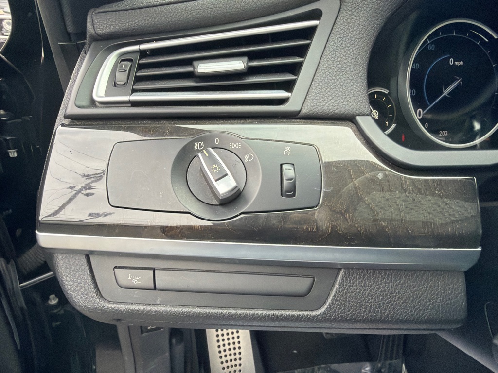 Photo 27 of this BMW 740