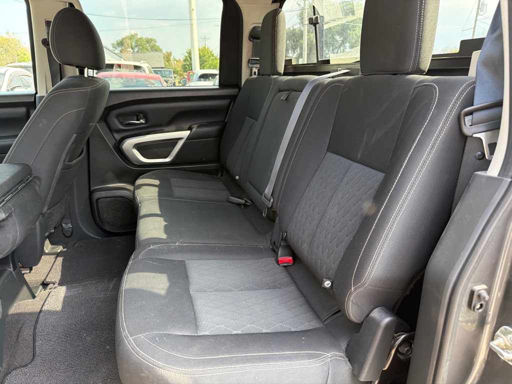 Photo 16 of this NISSAN TITAN