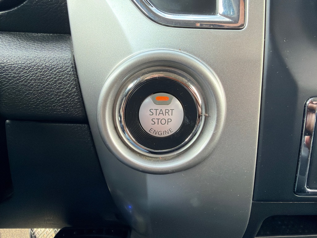 Photo 31 of this NISSAN TITAN