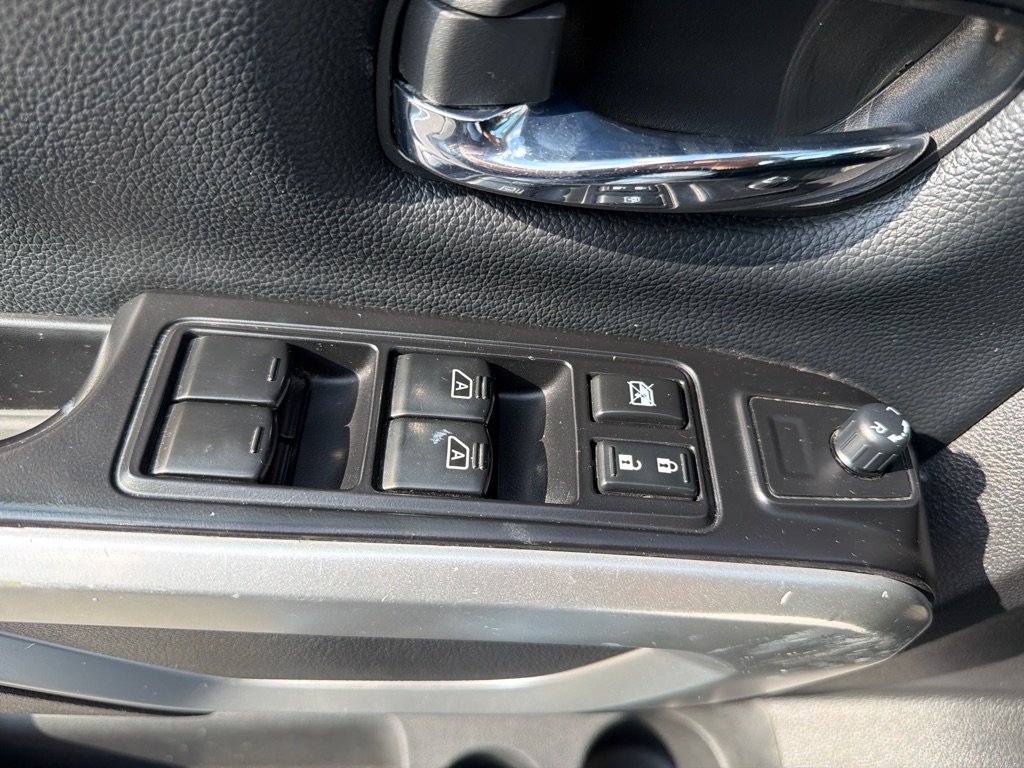 Photo 23 of this NISSAN TITAN
