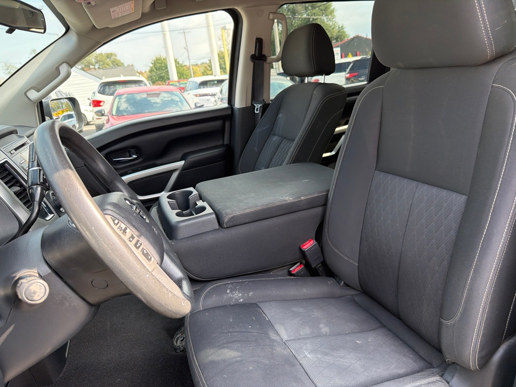 Photo 14 of this NISSAN TITAN