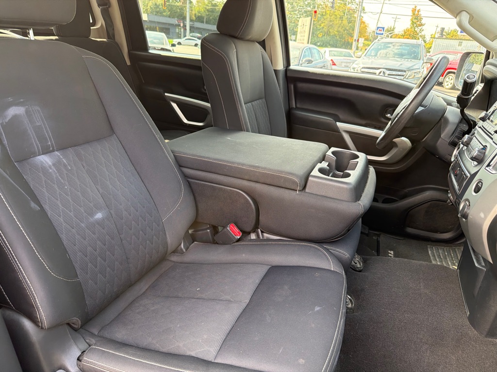 Photo 22 of this NISSAN TITAN