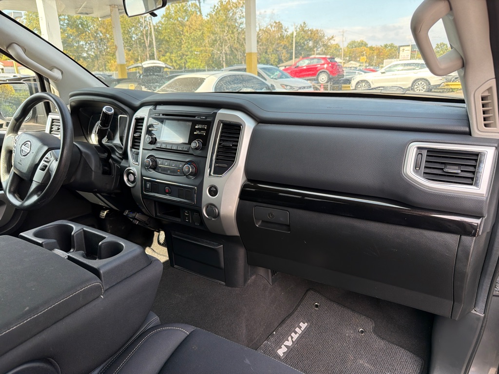 Photo 21 of this NISSAN TITAN
