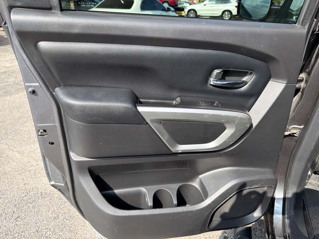 Photo 15 of this NISSAN TITAN