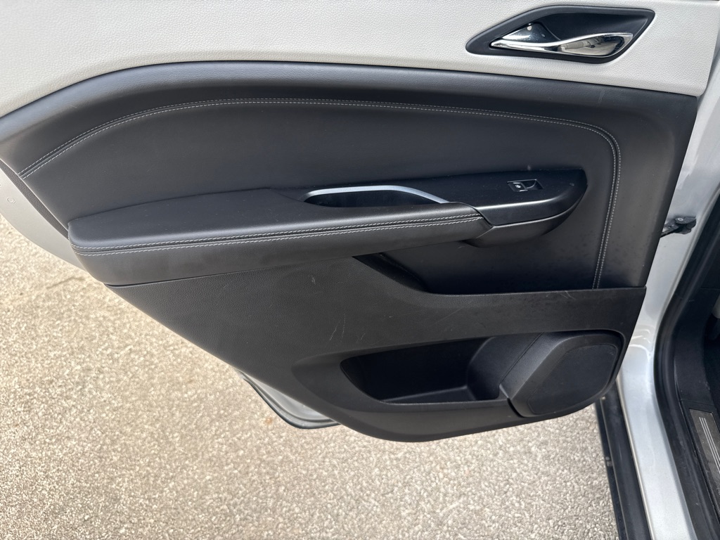 Photo 17 of this CADILLAC SRX