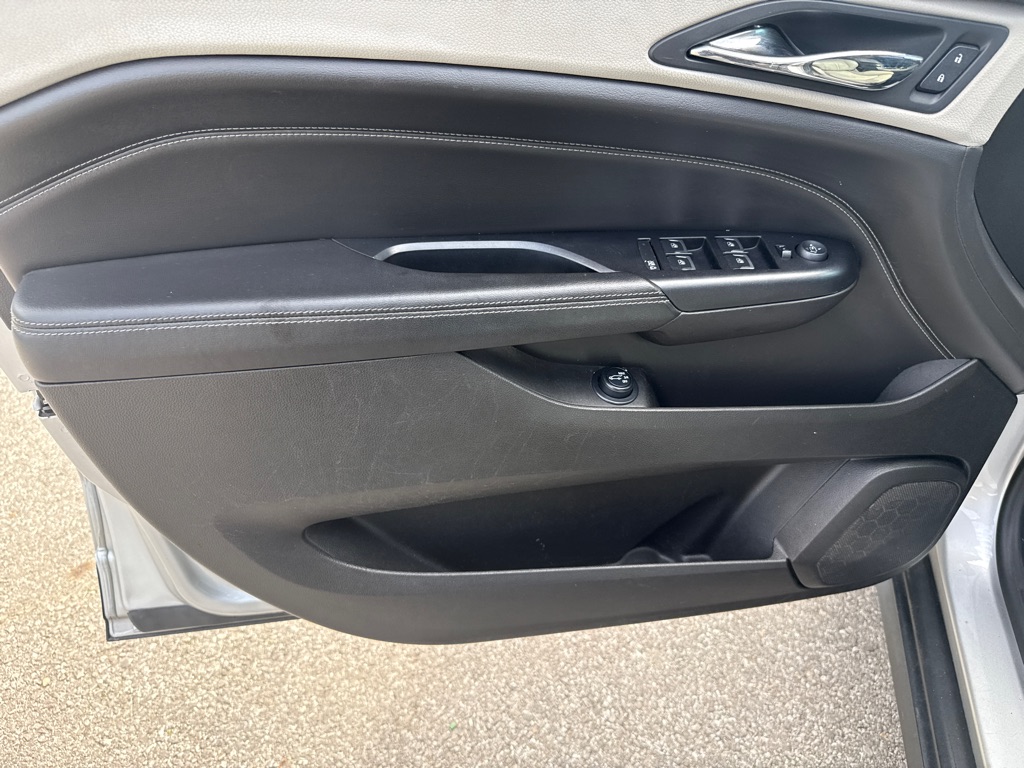 Photo 12 of this CADILLAC SRX