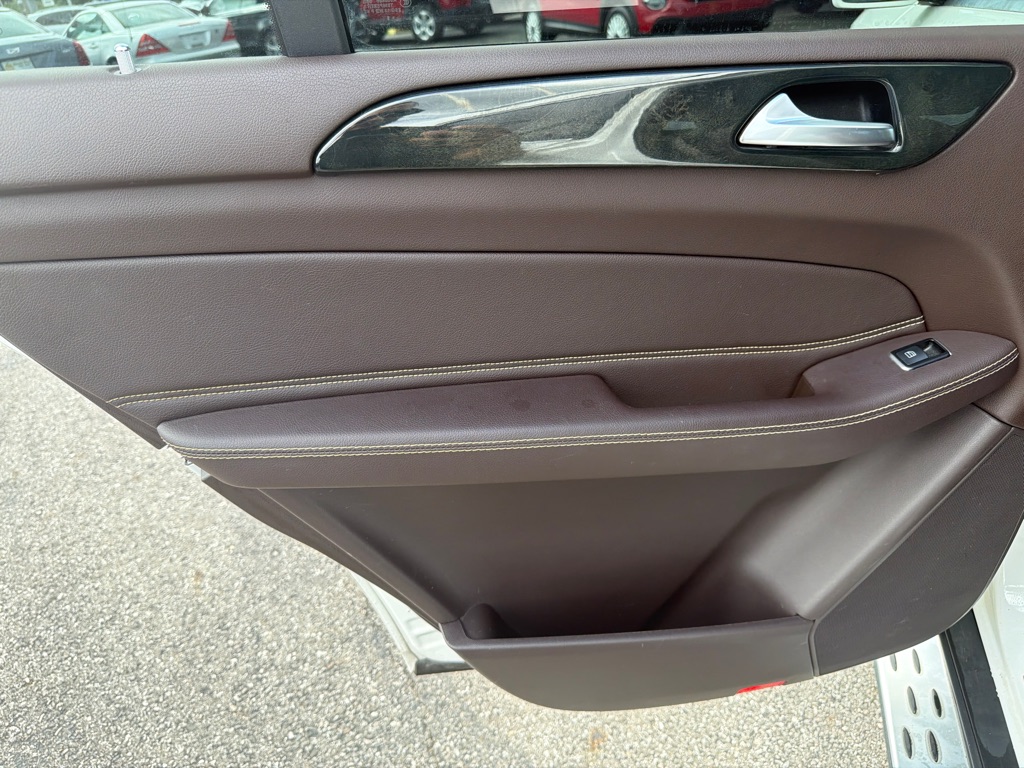 Photo 15 of this MERCEDES-BENZ GLS