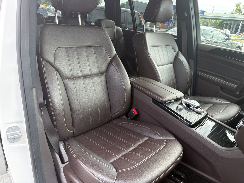 Photo 30 of this MERCEDES-BENZ GLS