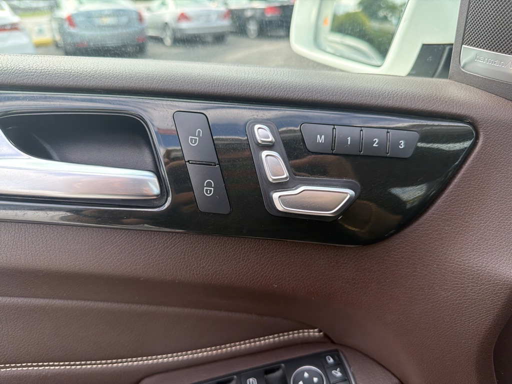 Photo 32 of this MERCEDES-BENZ GLS