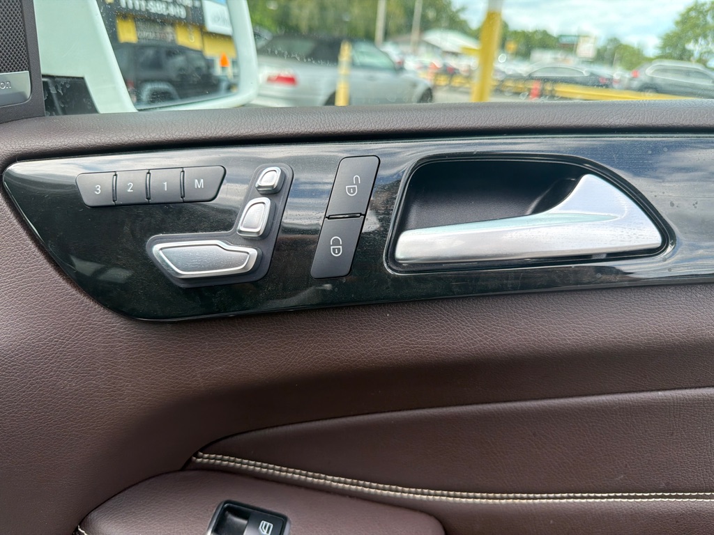Photo 31 of this MERCEDES-BENZ GLS