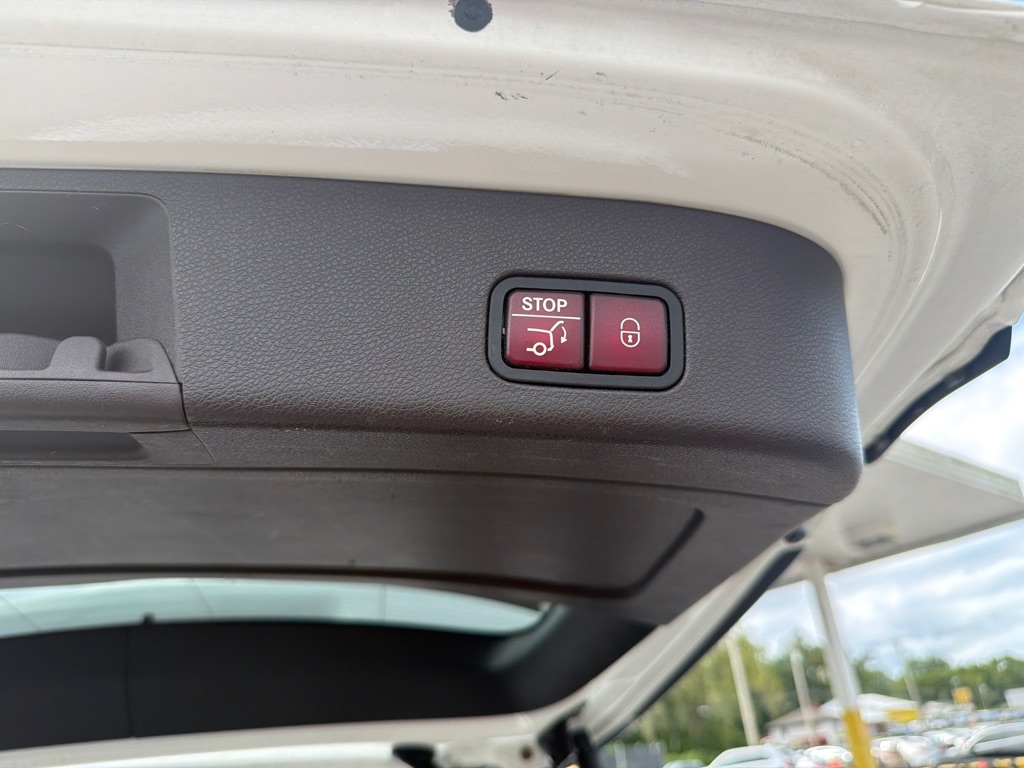 Photo 21 of this MERCEDES-BENZ GLS