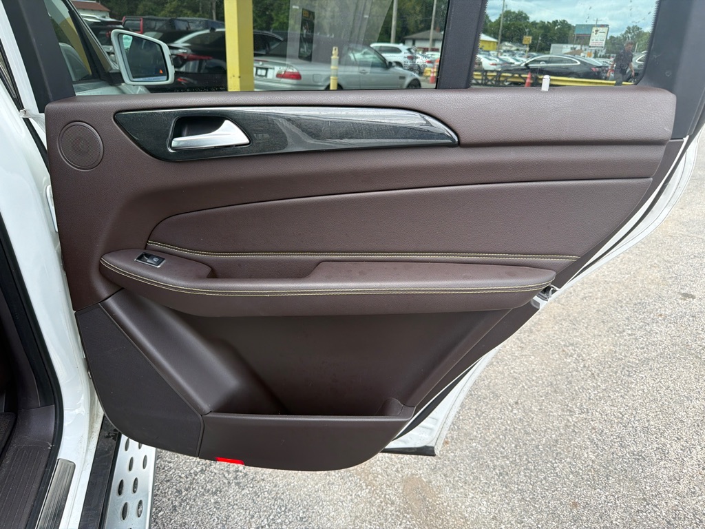 Photo 24 of this MERCEDES-BENZ GLS
