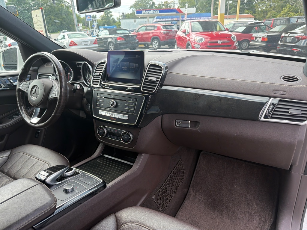 Photo 29 of this MERCEDES-BENZ GLS