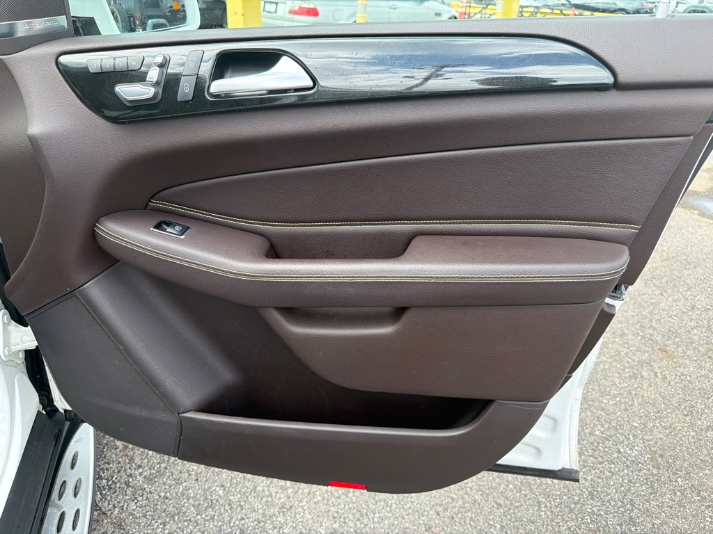 Photo 28 of this MERCEDES-BENZ GLS