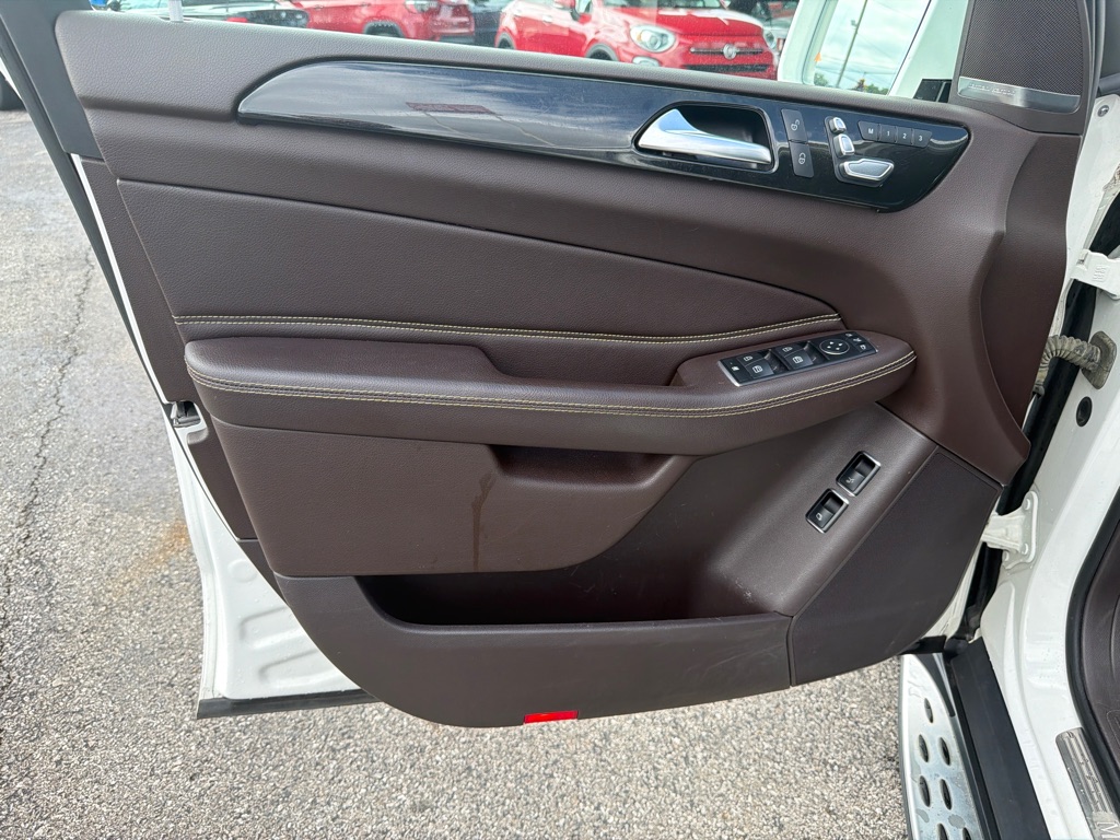 Photo 12 of this MERCEDES-BENZ GLS