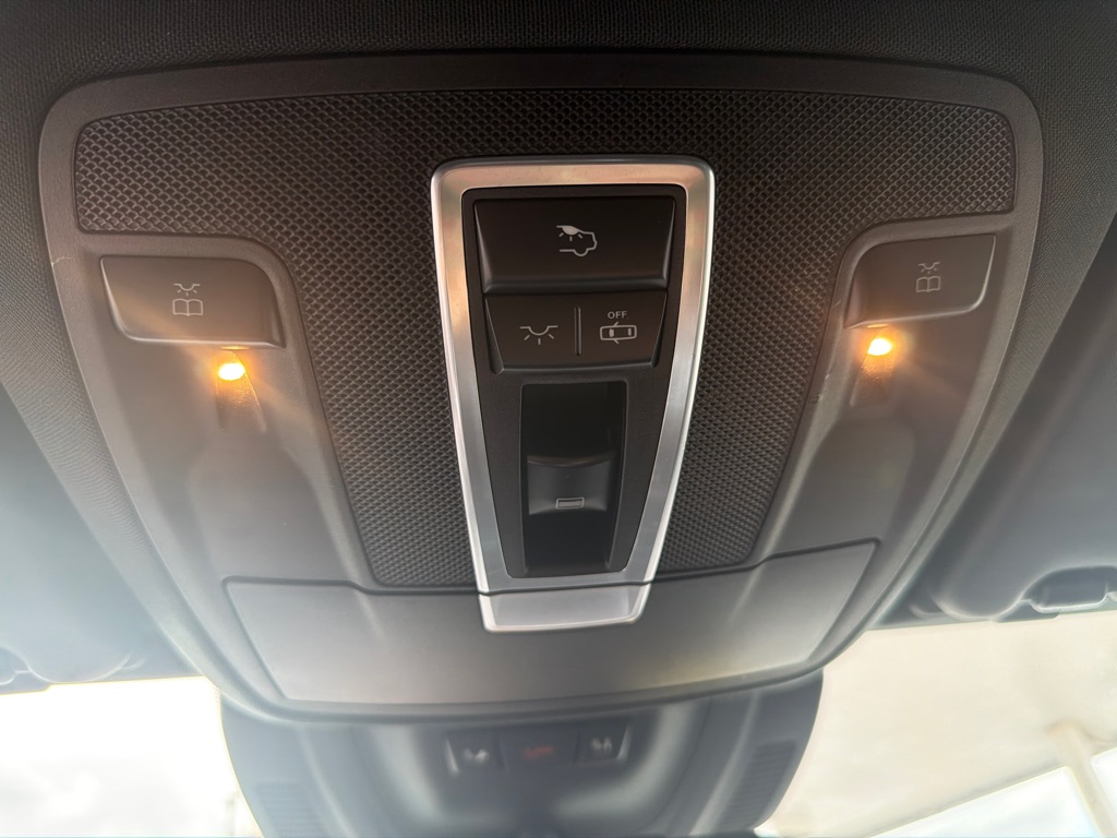Photo 40 of this MERCEDES-BENZ GLS
