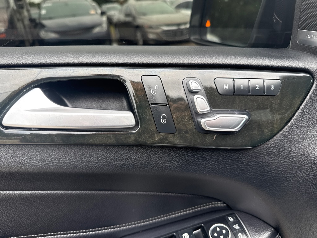 Photo 14 of this MERCEDES-BENZ GLS