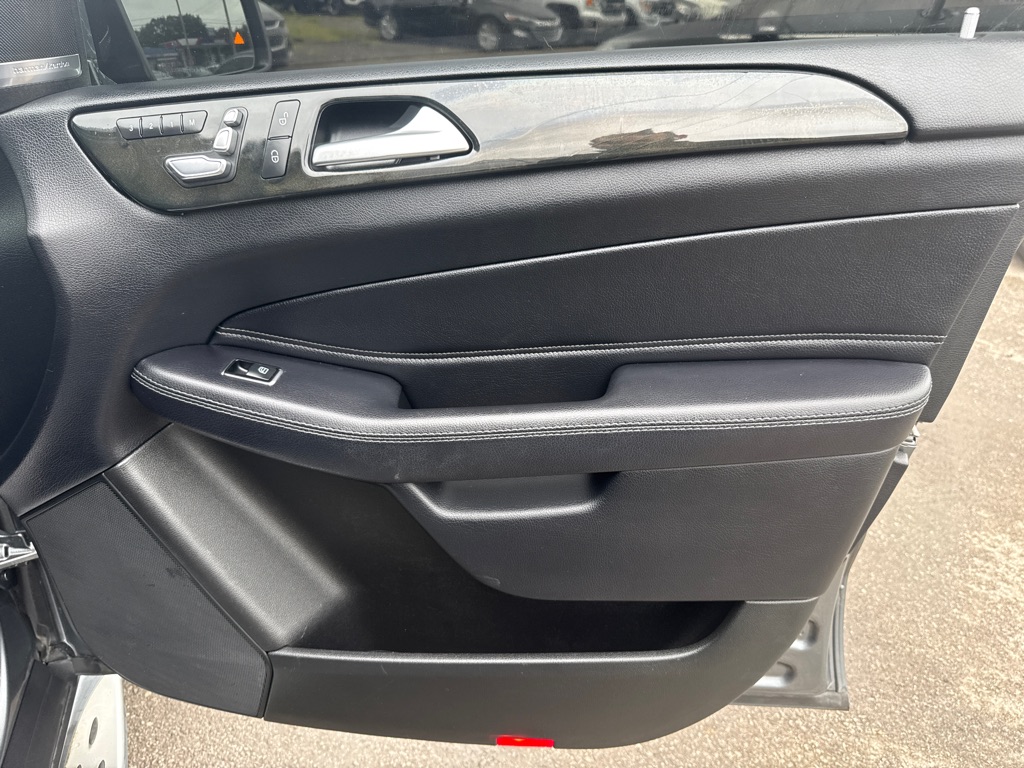 Photo 30 of this MERCEDES-BENZ GLS