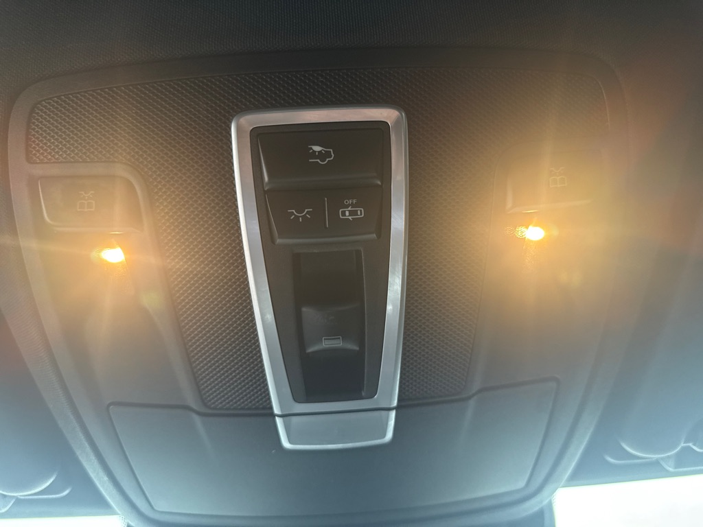 Photo 40 of this MERCEDES-BENZ GLS