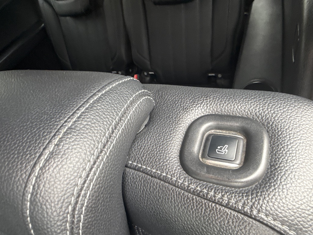 Photo 22 of this MERCEDES-BENZ GLS