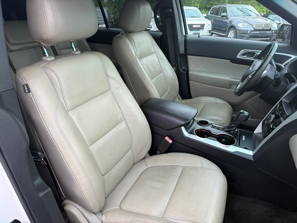 Photo 24 of this FORD EXPLORER