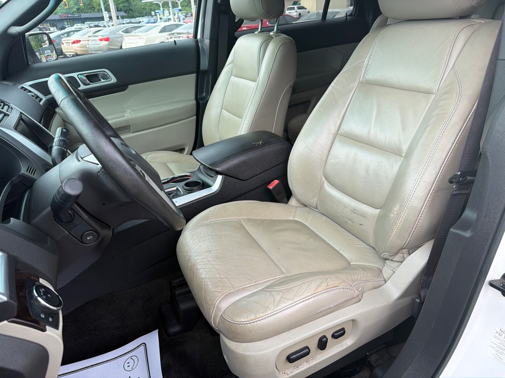 Photo 13 of this FORD EXPLORER