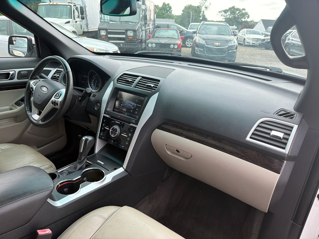 Photo 23 of this FORD EXPLORER